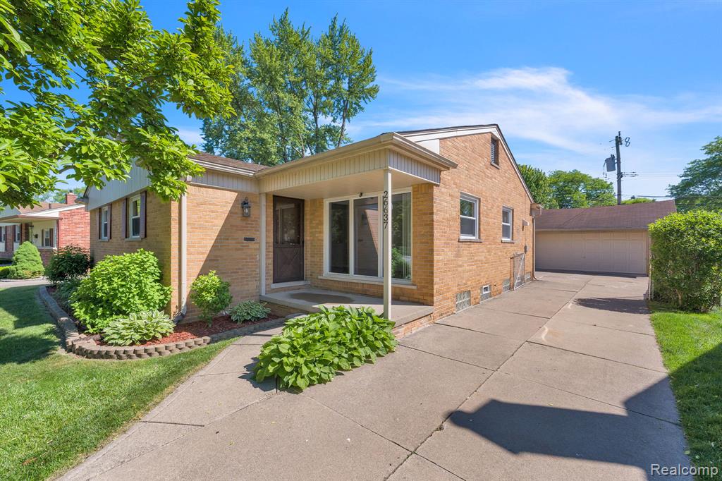 26637 Clairview Drive, Dearborn Heights, MI 48127 — Photo 7