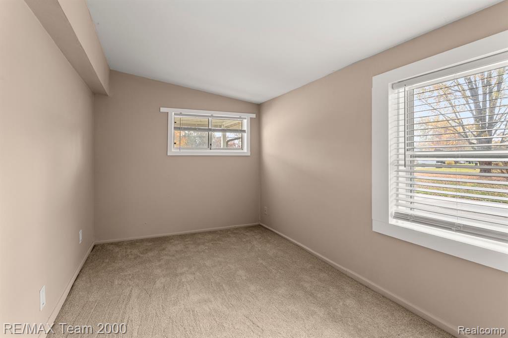 47461 VANKER Avenue, Shelby Twp, MI 48317 — Photo 23