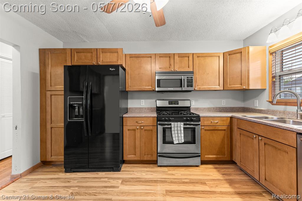 24628 Woodland Drive, Flat Rock, MI 48134 — Photo 10