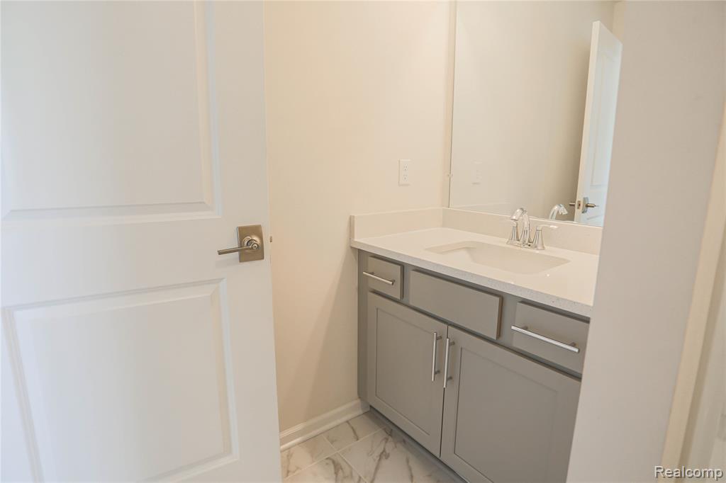 13101 Valencia Drive, Utica, MI 48315 — Photo 27