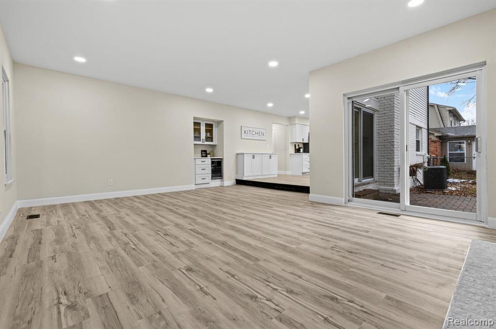 7451 ADMIRALTY Drive, Canton, MI 48187 — Photo 18