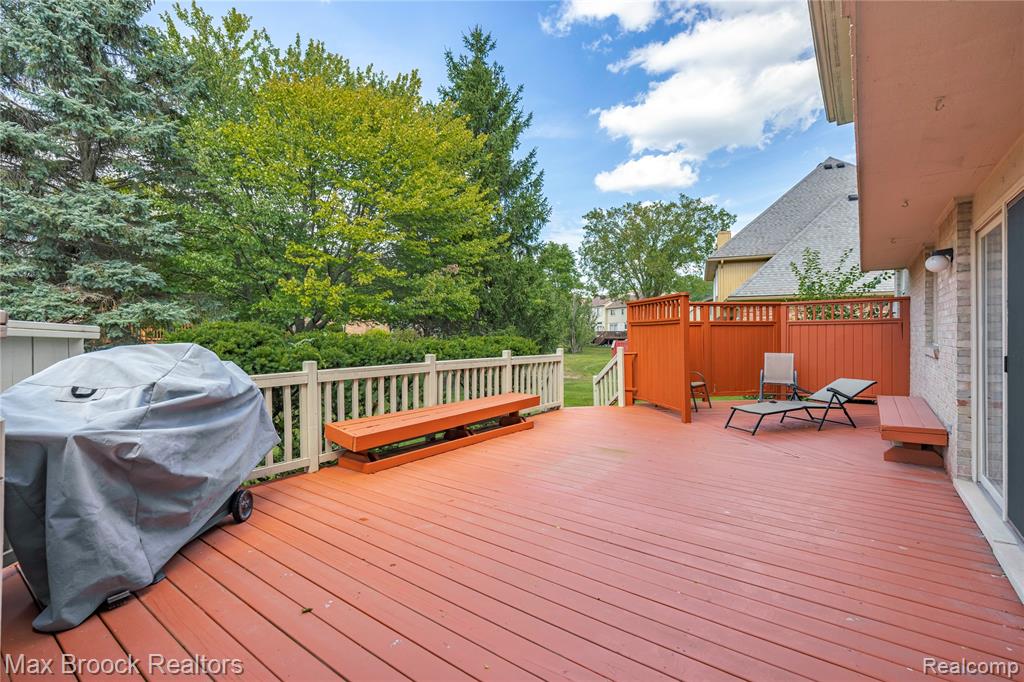 6684 Stonebridge E, West Bloomfield, MI — Photo 55