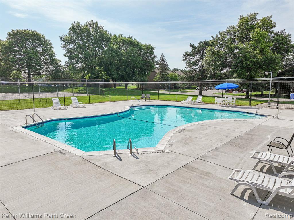 19610 Raleigh Circle N, Southfield, MI 48076 — Photo 35