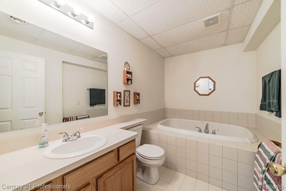 2647 KERRIA Drive, Howell, MI 48855 — Photo 35