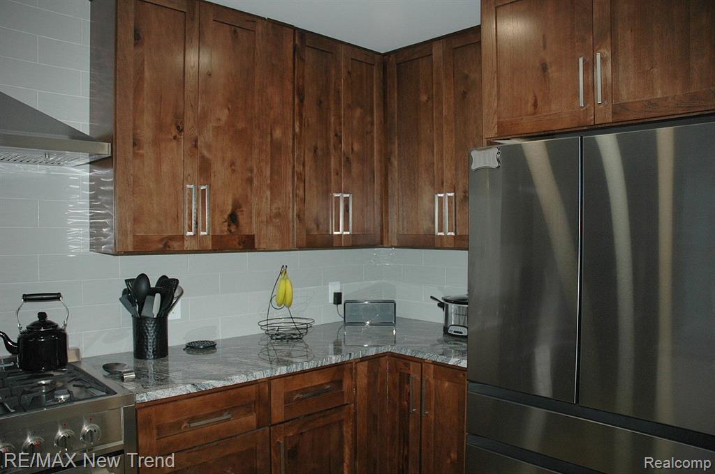 9528 FENHILL Drive, Grand Blanc, MI 48439 — Photo 11