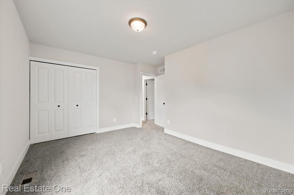 5485 Hammersmith Drive, West Bloomfield, MI — Photo 24