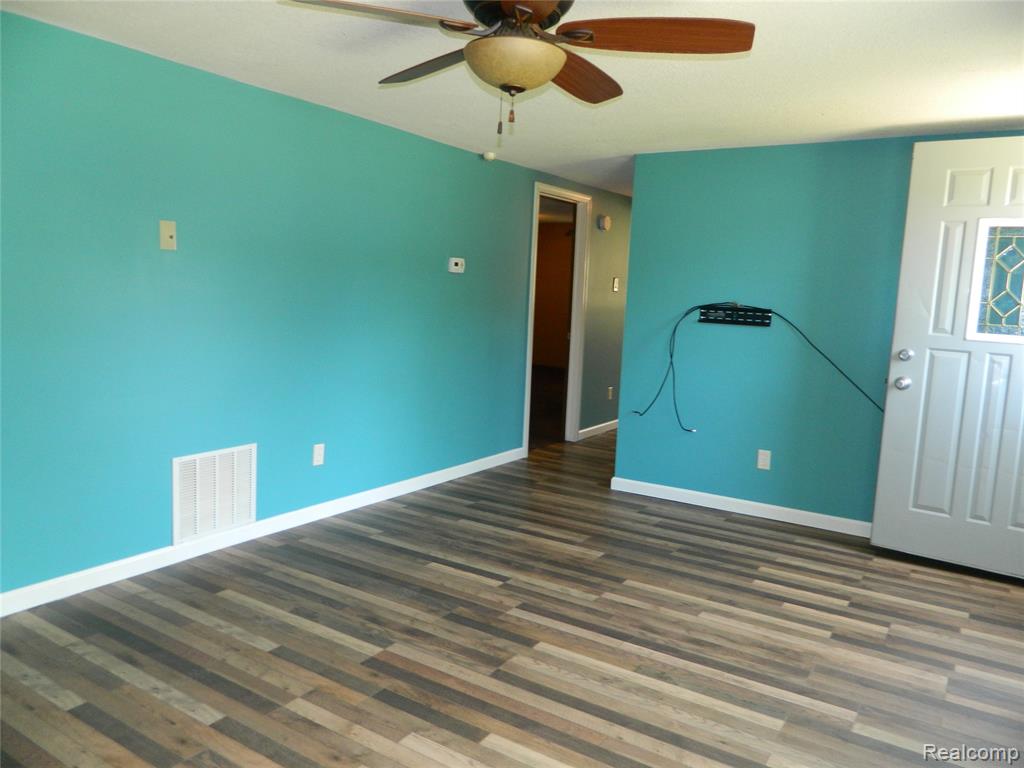 5120 Esta Drive, Flint, MI 48506 — Photo 4