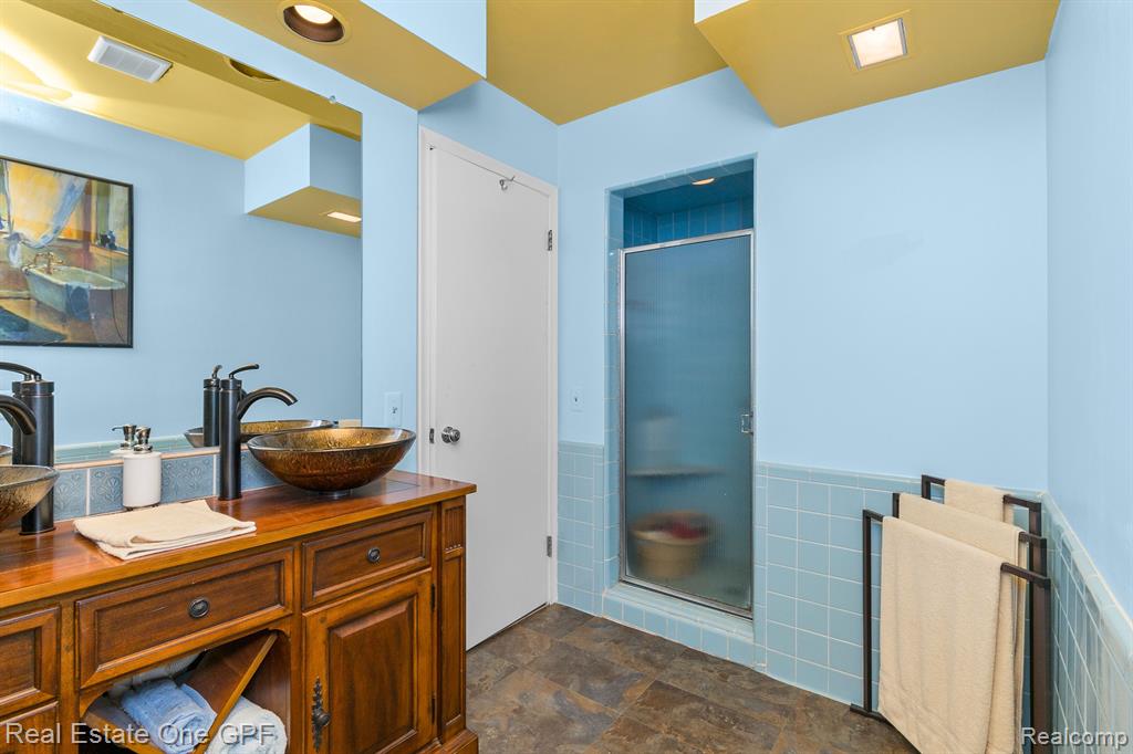 60 MOORLAND Drive, Grosse Pointe Shores, MI 48236 — Photo 39