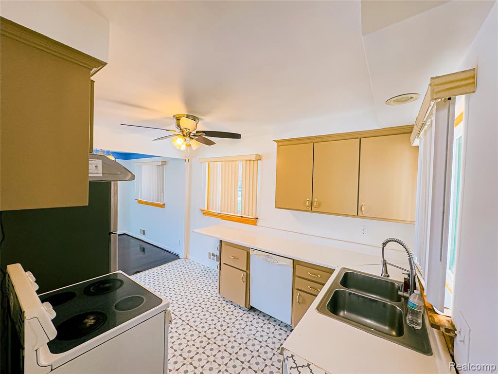 4801 E 13 Mile Road, Warren, MI 48092 — Photo 13