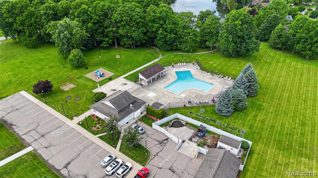 39613 Village Wood Lane, Novi, MI — Photo 29