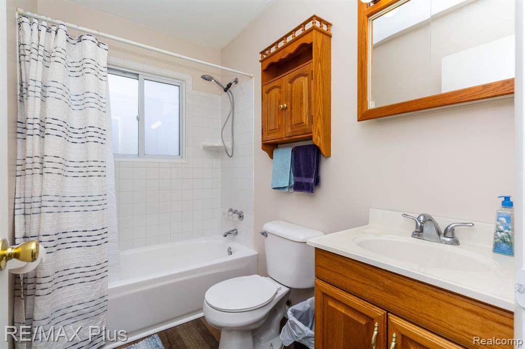 642 TURRILL Avenue, Lapeer, MI 48446 — Photo 17
