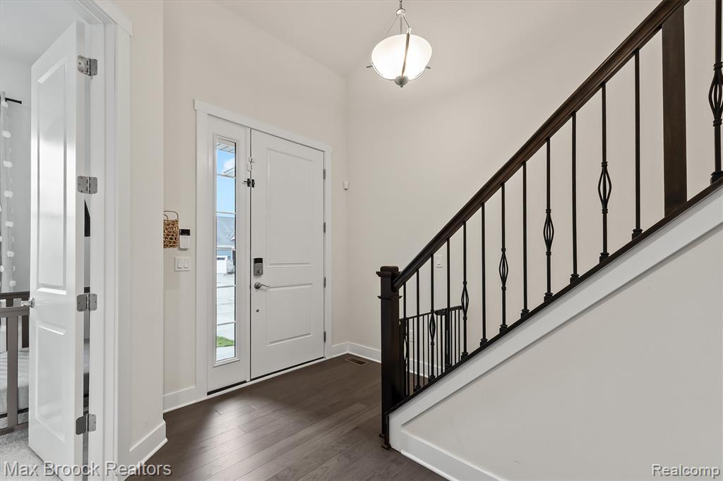 5526 Helmsdale Boulevard, West Bloomfield, MI — Photo 3