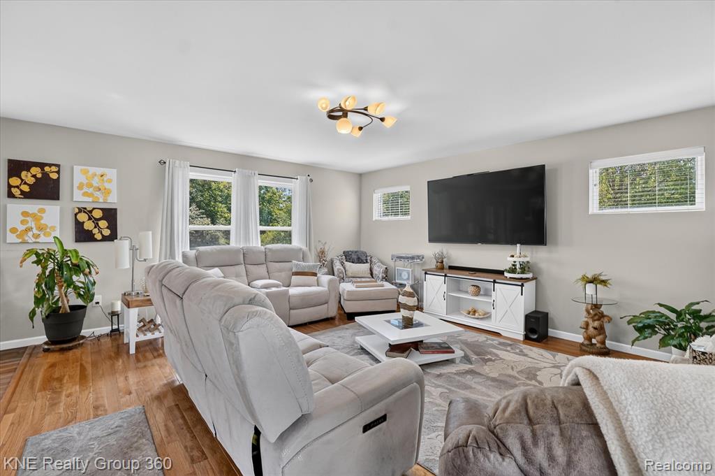7067 Glenmeadow Court, Grand Blanc, MI 48439 — Photo 12