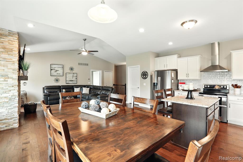 7742 Gannon, Utica, MI 48317 — Photo 10