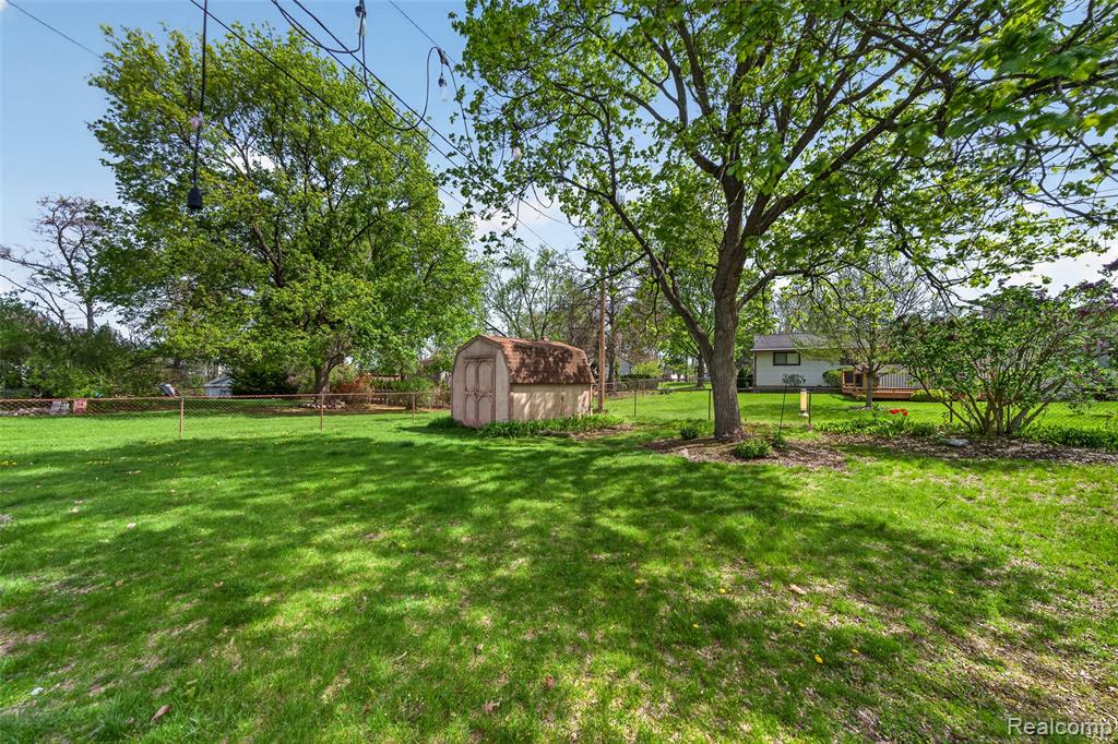2260 Shankin Drive, Walled Lake, MI 48390 — Photo 25