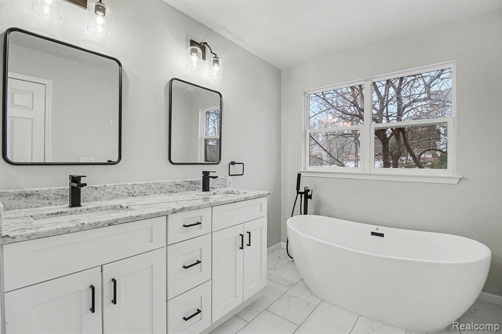 761 Milford Glen Court, Milford, MI 48381 — Photo 18