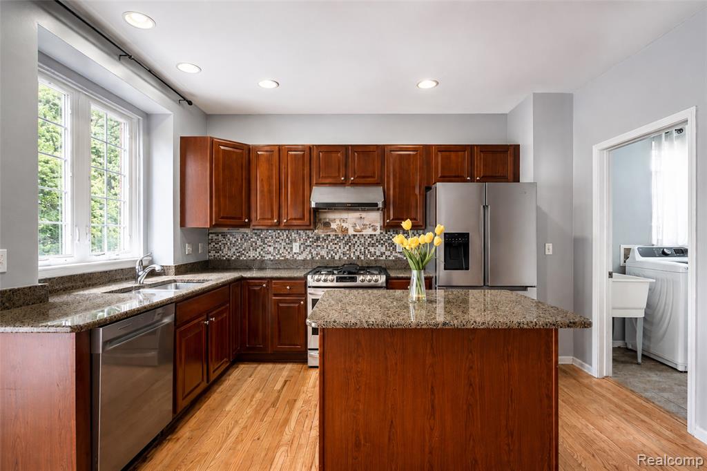 45149 Bartlett Drive, Novi, MI — Photo 16