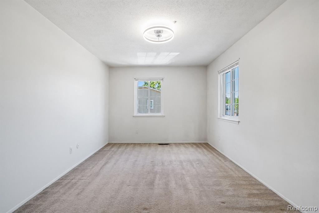 38347 CAROLON Boulevard, Westland, MI — Photo 13