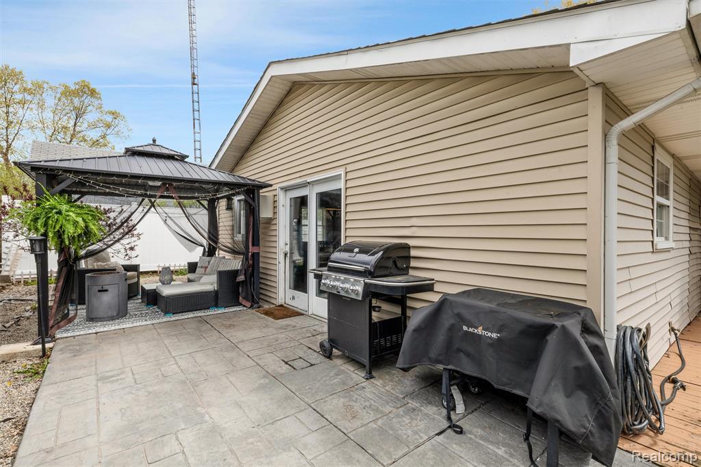 415 Leon Road, Walled Lake, MI 48390 — Photo 36