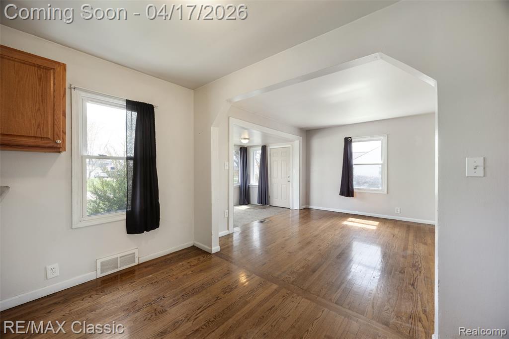 22481 Springbrook Avenue, Farmington, MI 48336 — Photo 11