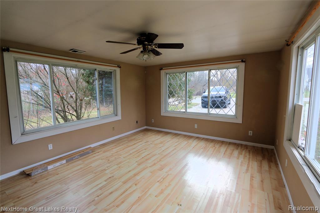 6259 MERCURY Avenue, Burton, MI 48509 — Photo 2