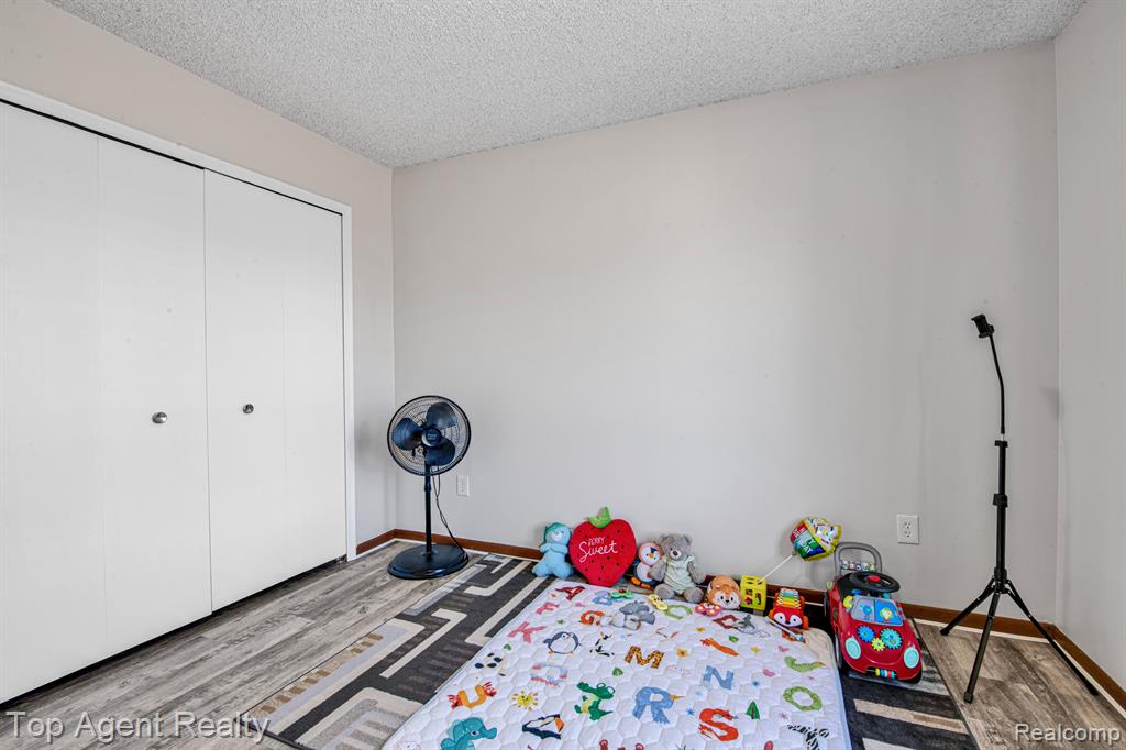42185 KINGSLEY Drive, Clinton Twp, MI 48038 — Photo 16