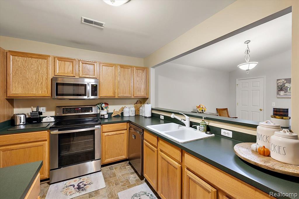 52232 Heatherstone Avenue, Macomb, MI 48042 — Photo 16