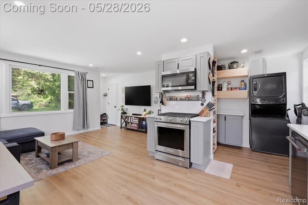 4805 Fenmore Avenue, Waterford, MI 48328 — Photo 13