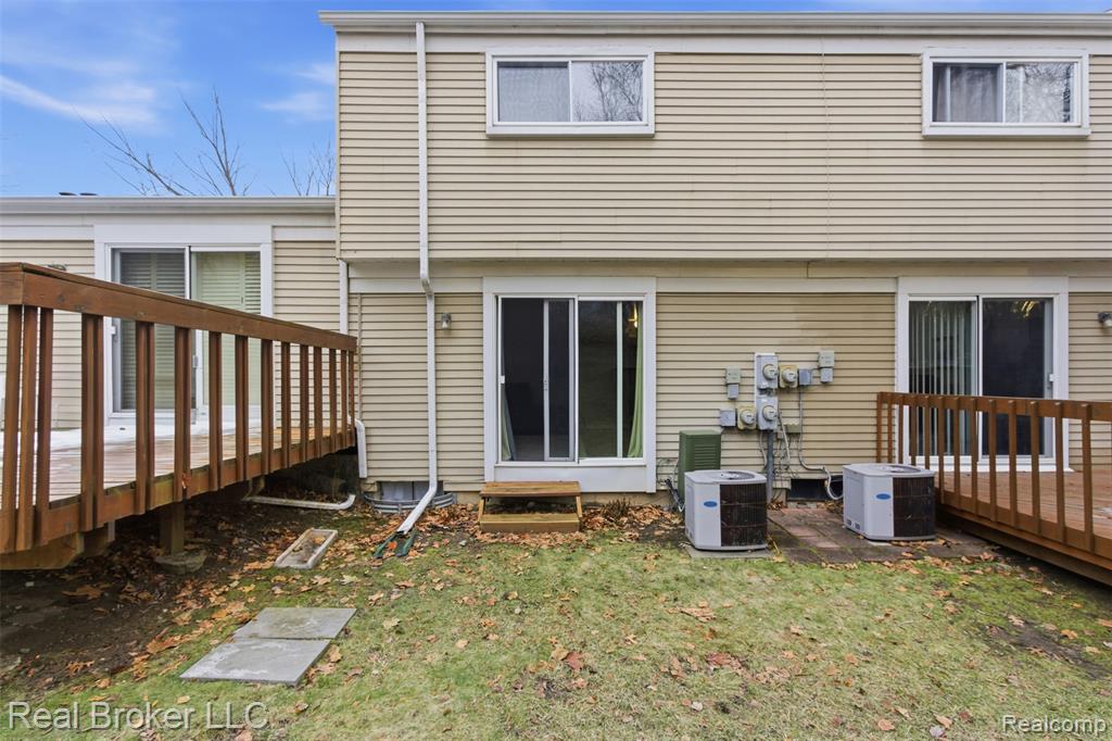 759 Hilldale Circle, Milford, MI 48381 — Photo 3