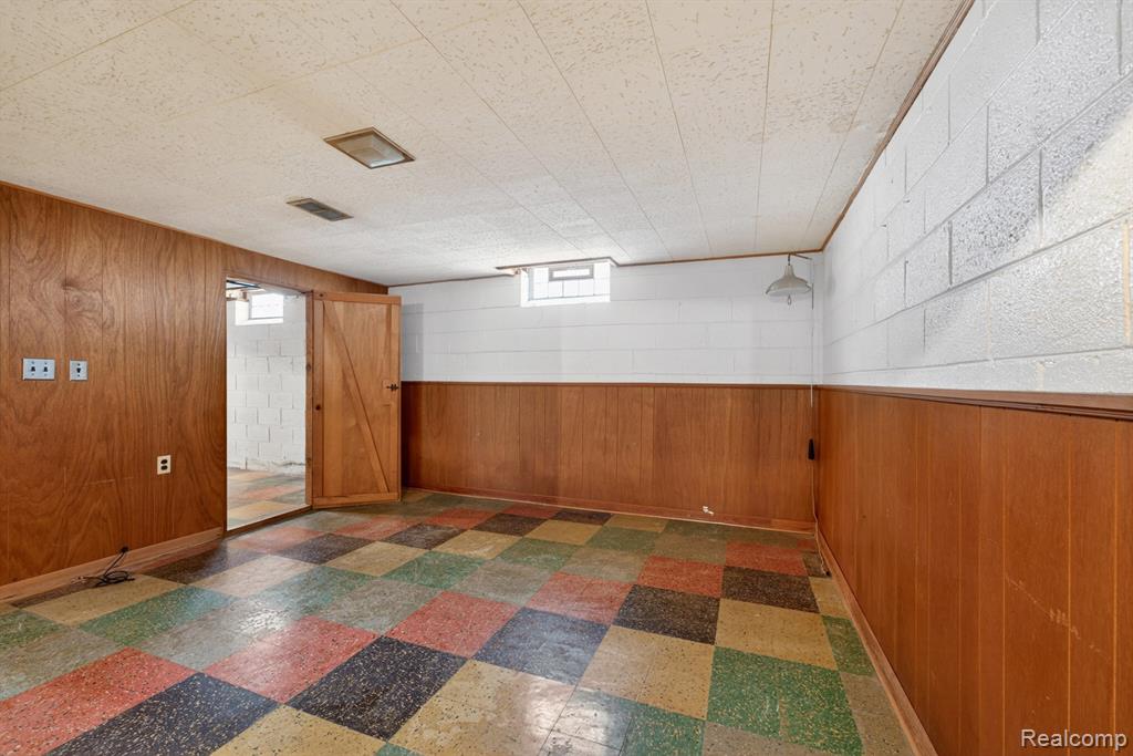 8300 Kinmore Street, Dearborn Heights, MI 48127 — Photo 23