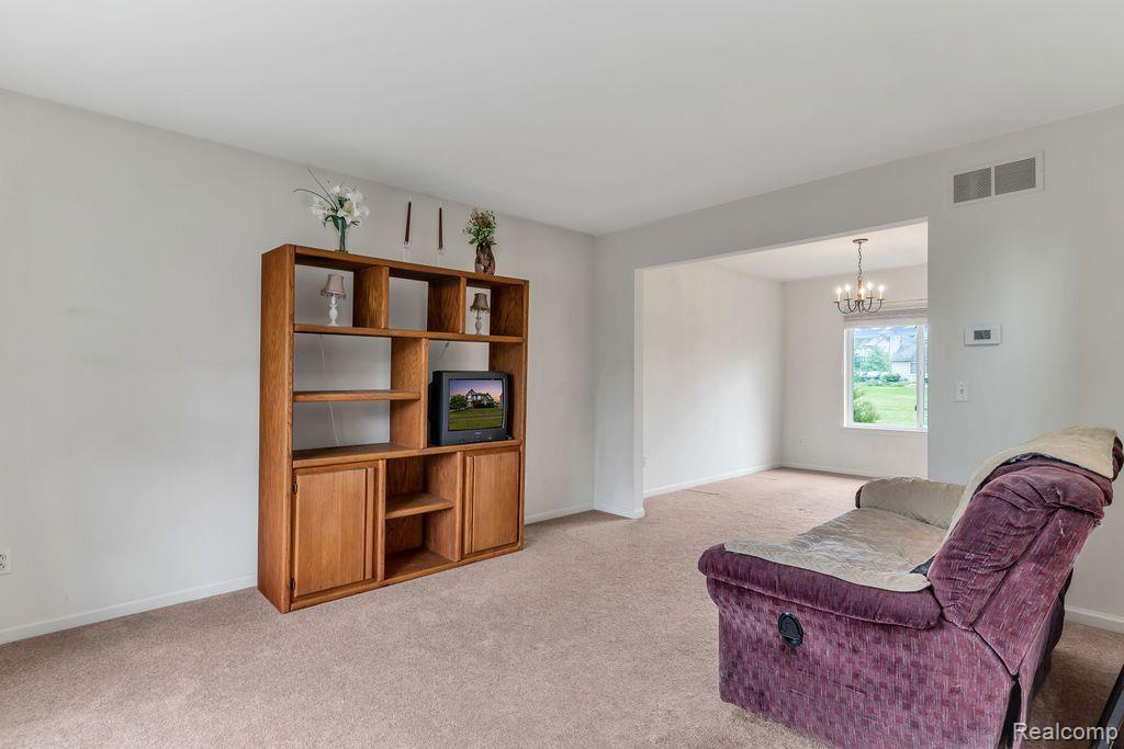 6300 LISMORE Circle, Grand Blanc, MI 48439 — Photo 10