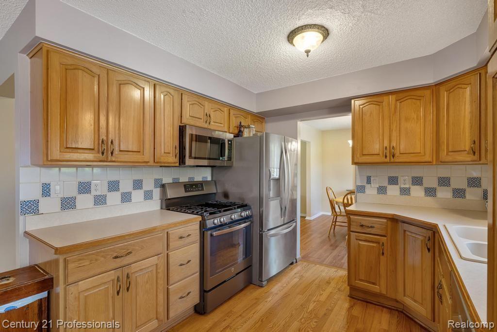 8978 Sussex Street, White Lake, MI — Photo 11