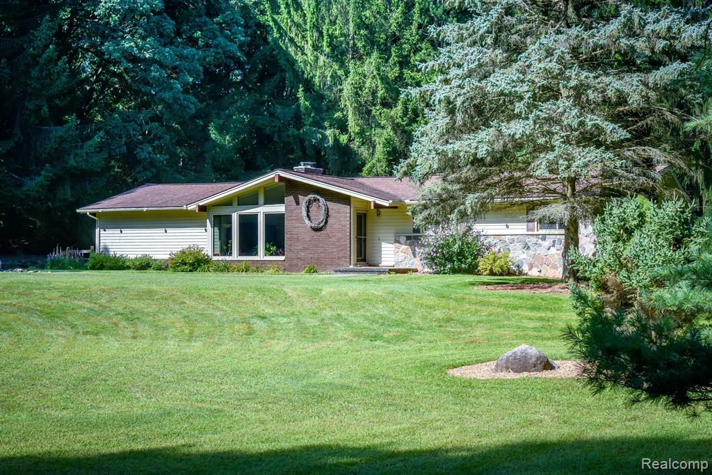 9245 PINE KNOB Road, Clarkston, MI 48348 — Photo 9