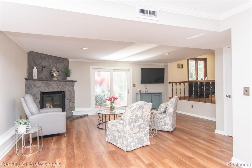 9117 Sussex Street, White Lake, MI — Photo 18