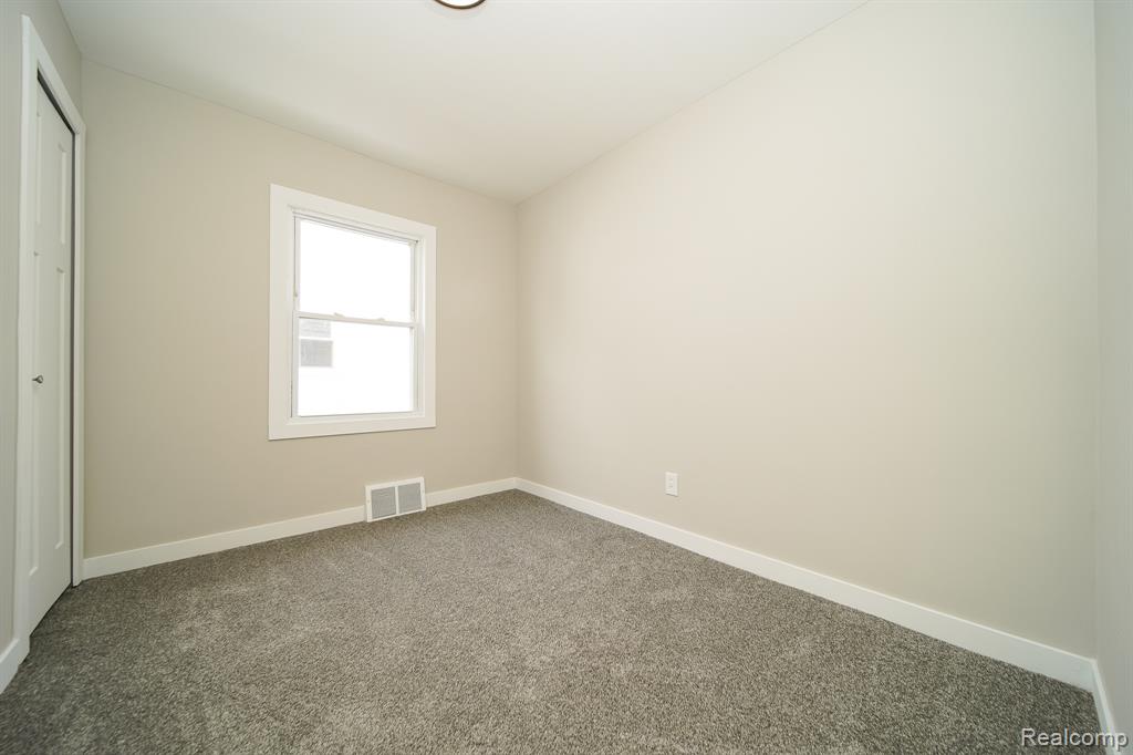 19348 Woodcrest Street, Harper Woods, MI 48225 — Photo 30