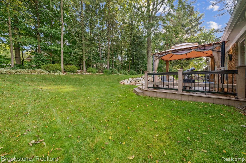576 BLOOMER RIDGE Drive, Rochester, MI 48307 — Photo 43