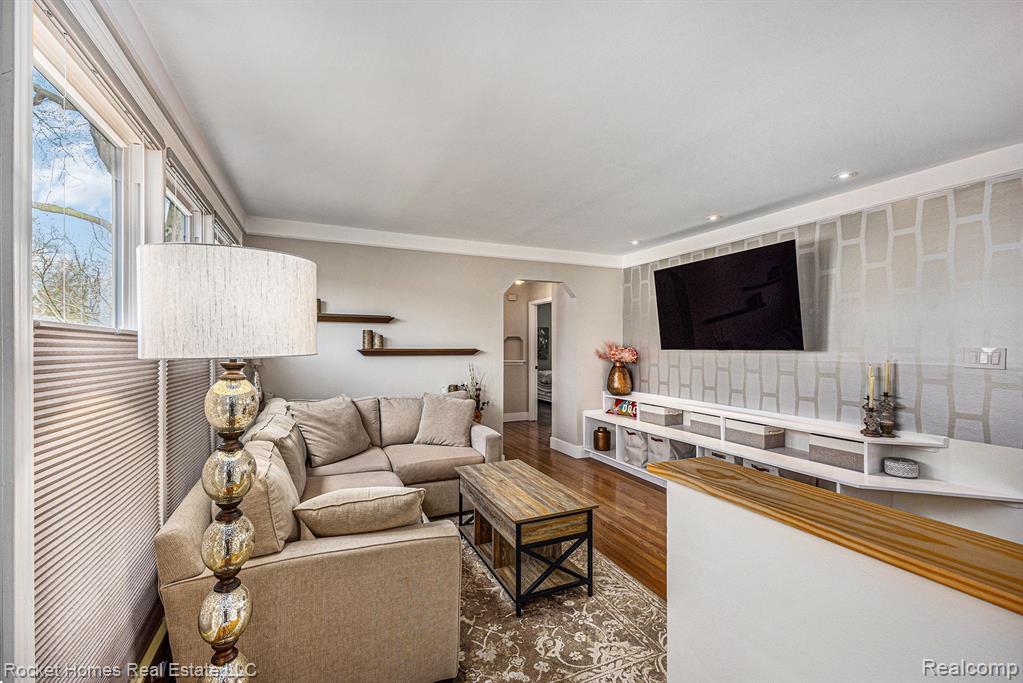 632 N VERMONT Avenue, Royal Oak, MI 48067 — Photo 6