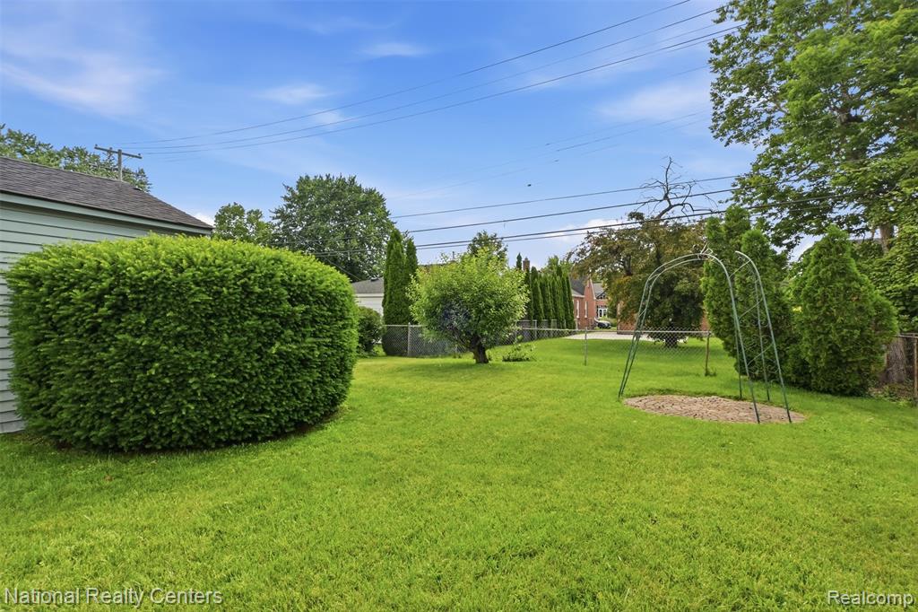 9951 Marion, Redford, MI 48239 — Photo 37