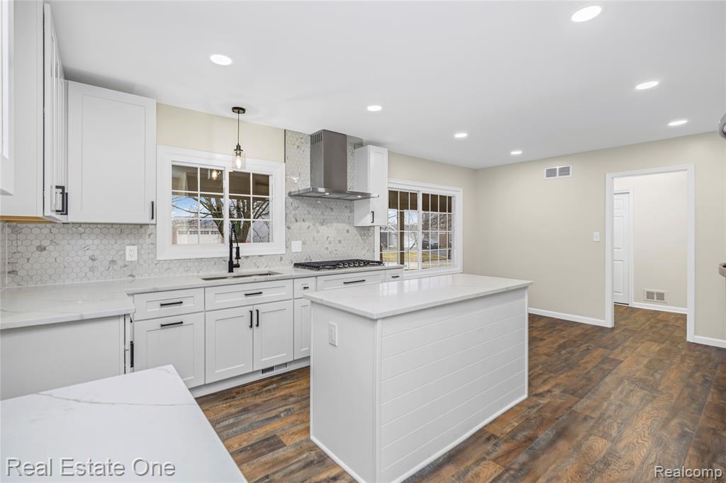 32363 Olde Franklin Drive, Farmington, MI, 48334