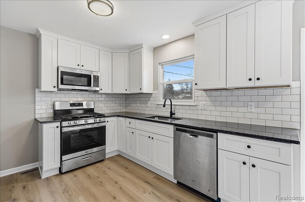 2160 Phillips Road, Auburn Hills, MI 48326 — Photo 9