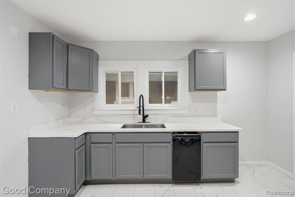 2717 burlingame, Detroit, MI 48206 — Photo 8