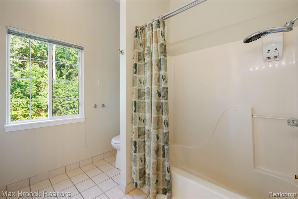 2165 Oakwood Road, Ortonville, MI 48462 — Photo 26