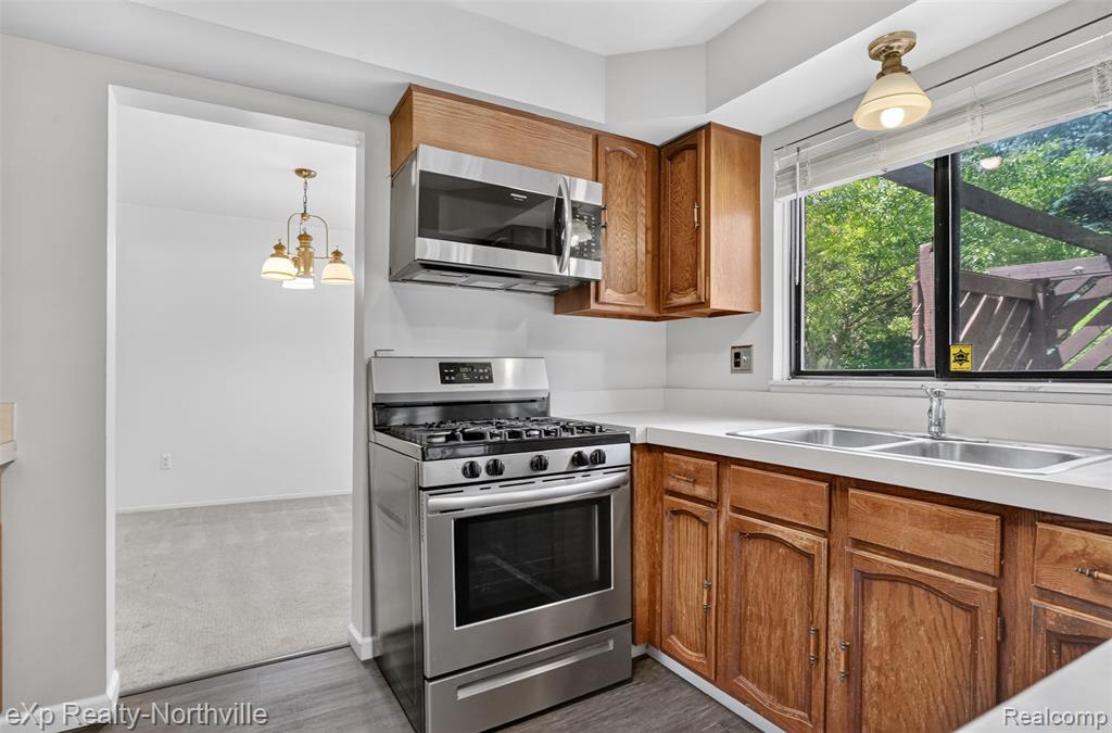 7565 Embassy Drive, Canton, MI 48187 — Photo 11