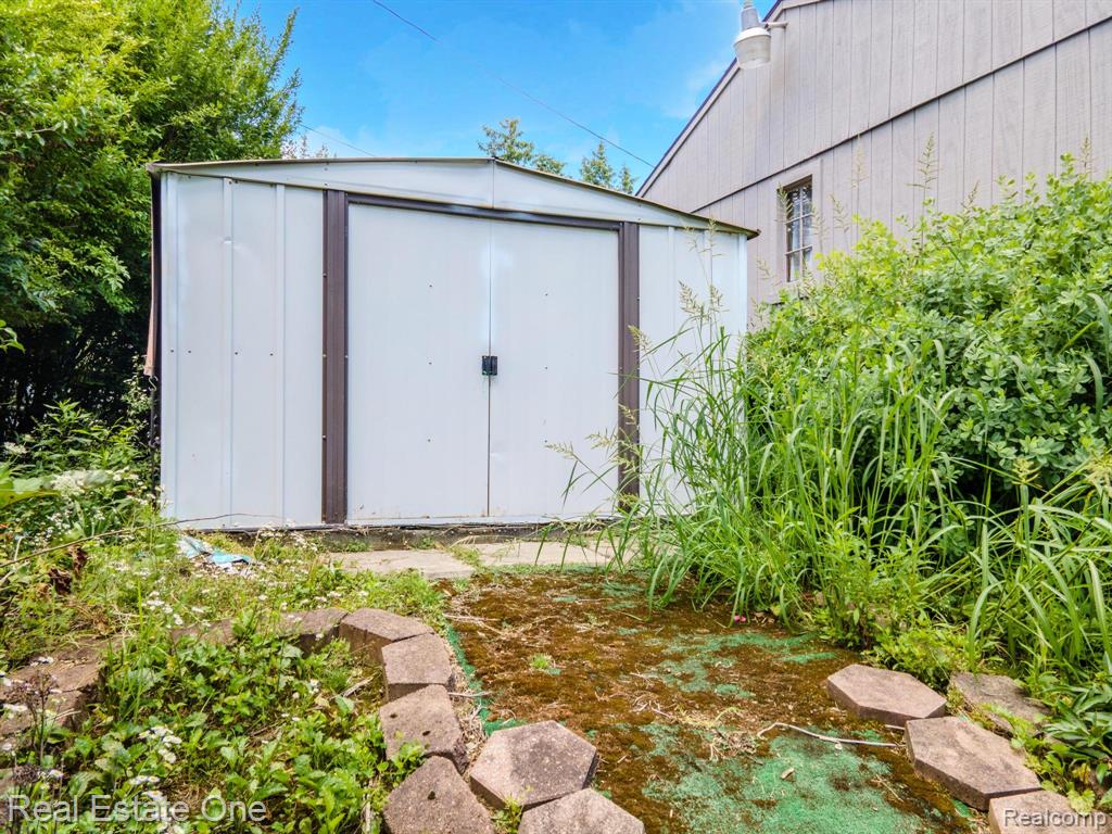 1938 Beverly Street, Sylvan Lake, MI 48320 — Photo 64