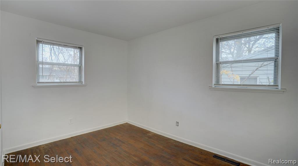 4808 Alpha Way, Flint, MI 48506 — Photo 11