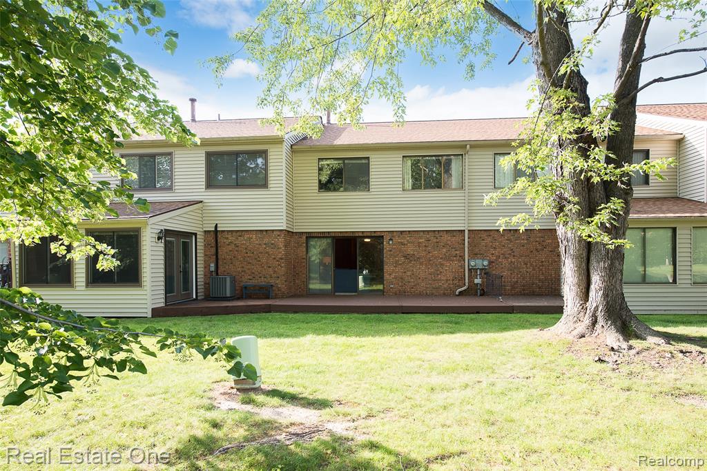 62177 TICONDEROGA, 4, South Lyon, MI 48178 — Photo 32