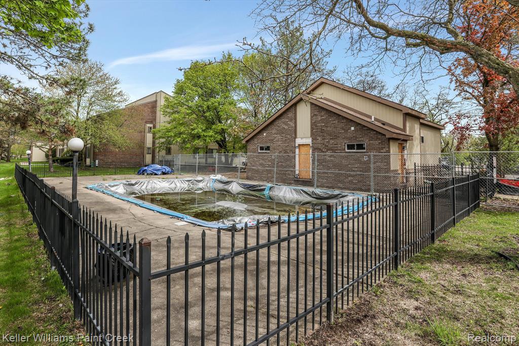 7355 Brynmawr Drive, West Bloomfield, MI — Photo 26