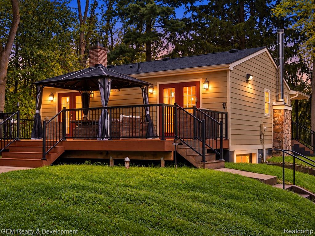 1301 Porter Road, White Lake, MI 48383