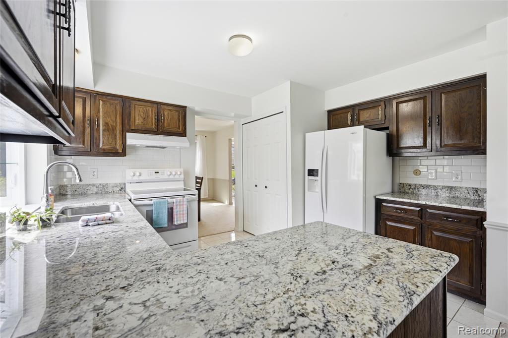3464 Buckingham Trail, West Bloomfield, MI 48323 — Photo 14