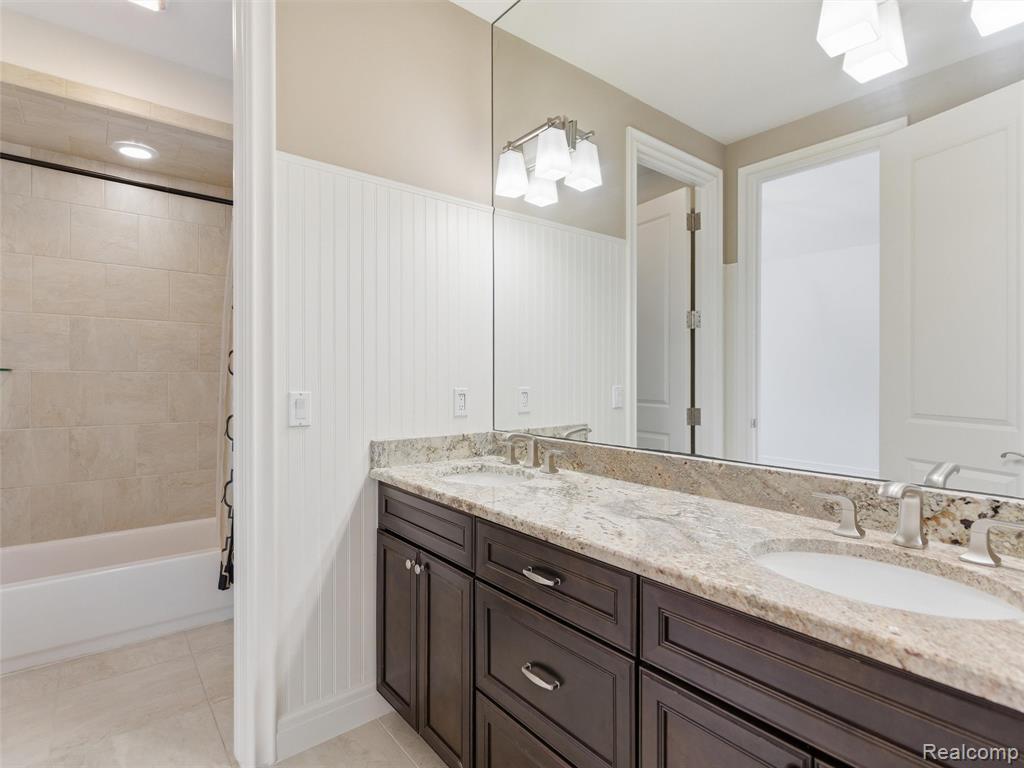 2475 Creekside Court, Rochester, MI 48306 — Photo 21